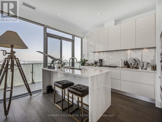 Building Photo - 42 Charles St E