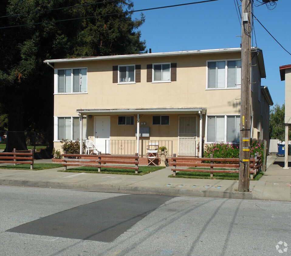 Building Photo - 8 Howard Ave