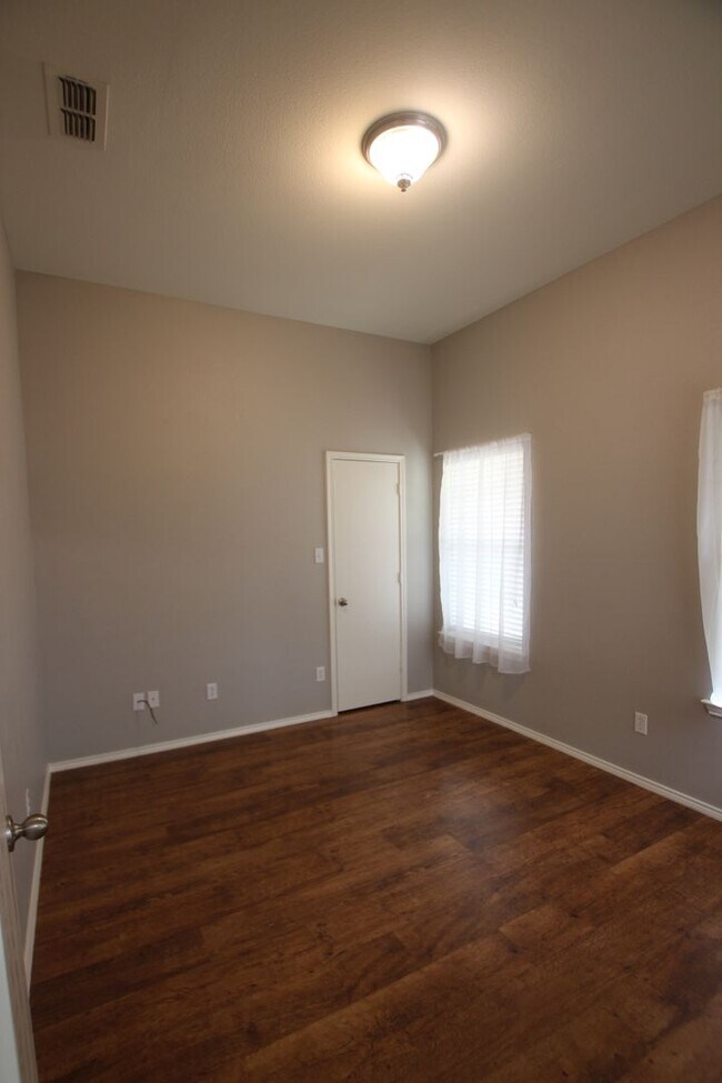 Foto del edificio - Beautiful 4 bedroom 2 bath home in Flint!