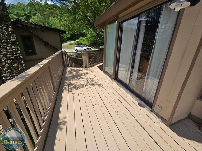 Foto del edificio - 2398 NC-105