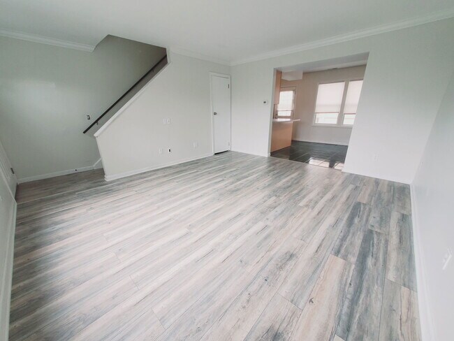 Building Photo - 275 Seaside Ave