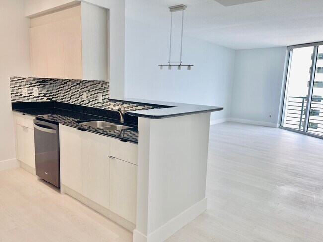 Photo - 335 S Biscayne Blvd Apartment