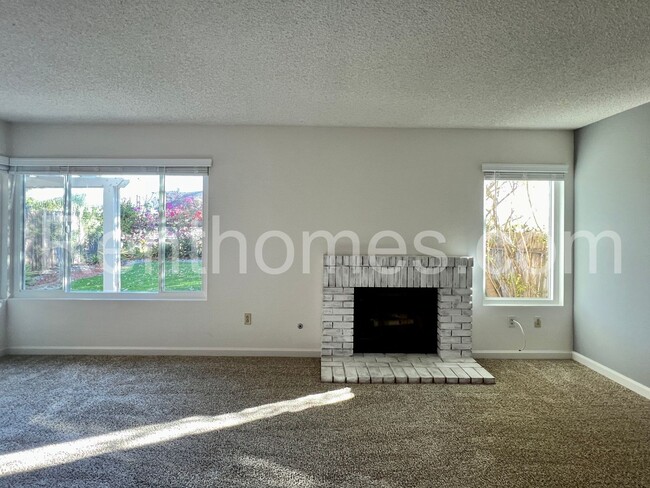 Foto del edificio - 13549 Longfellow Ln