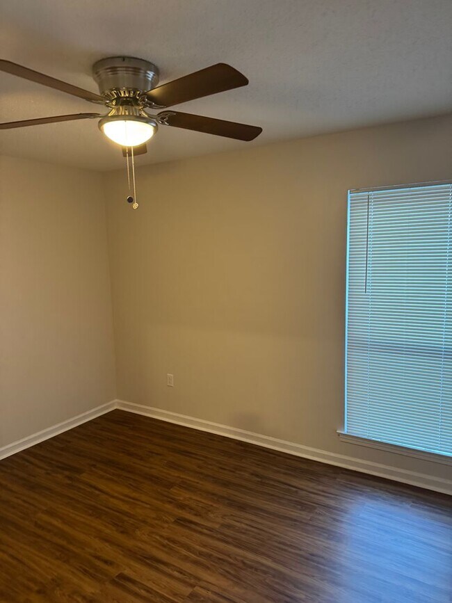 Foto del edificio - 6298 Raible Dr