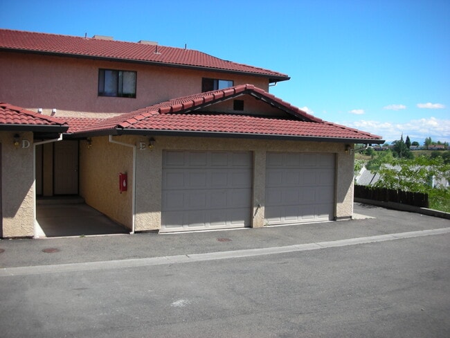 Building Photo - 830 Mission Sierra Ct