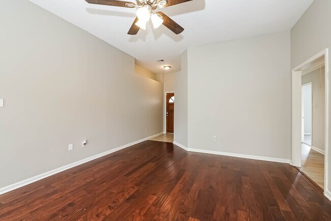 Foto del edificio - 4574 Kings Grant Dr