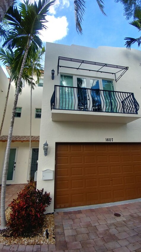 Foto principal - VICTORIA PARK 3 BEDROOM 3 1/2 BATH POOL HOME