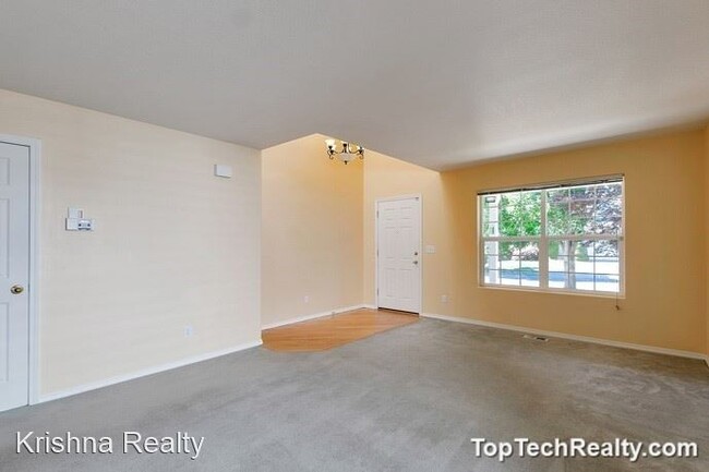 Foto del edificio - 4 br, 2.5 bath House - 134 NE Danbury Ave