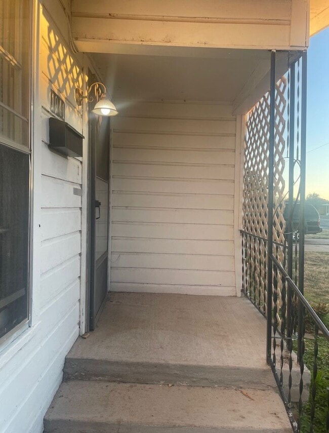 Building Photo - 3 bed 1 bath 1 car garage- READY NOW!