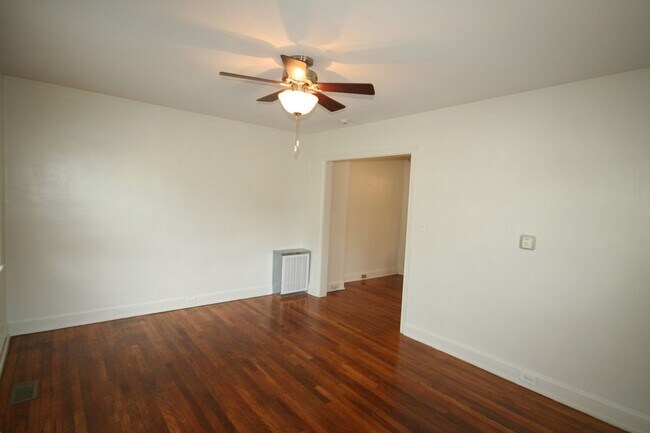 Foto del edificio - 1707 Englewood Ave