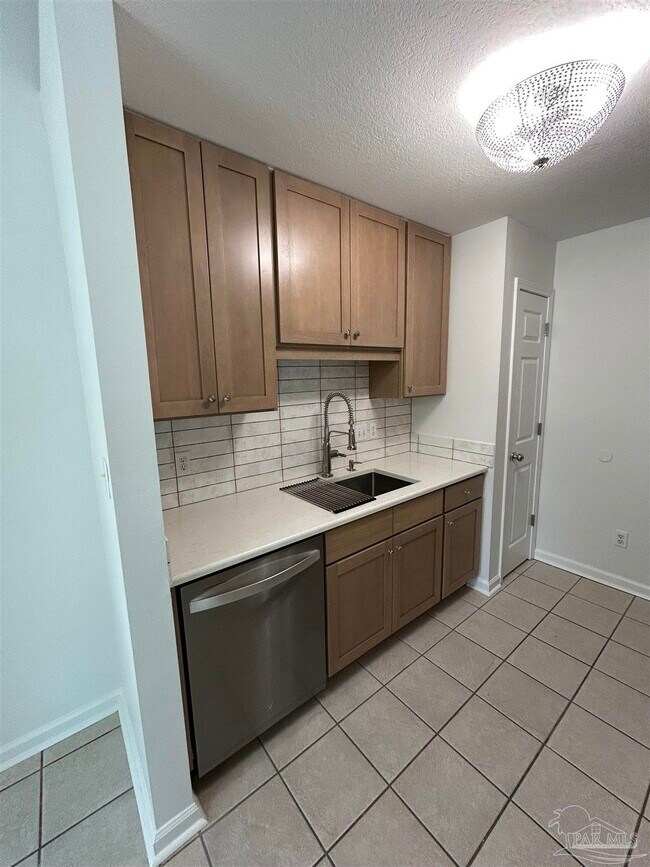 Foto del edificio - 8370 Country Walk Dr