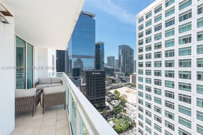 Building Photo - 950 Brickell Bay Dr