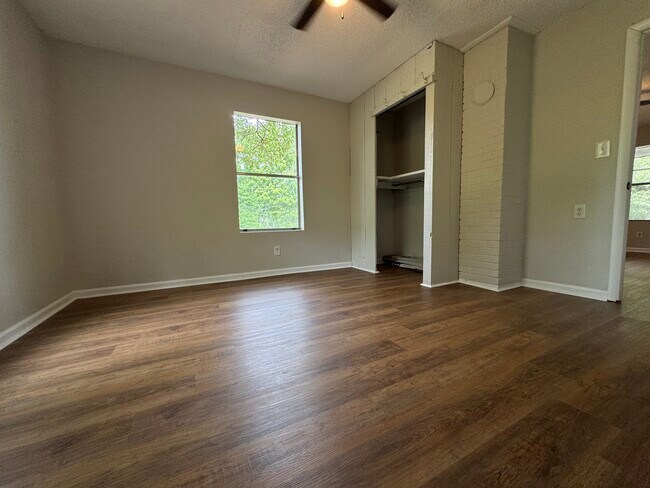 Foto del edificio - 2890 Kelly Rd