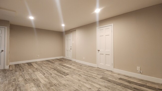 Building Photo - 7512 Cromwell Dr