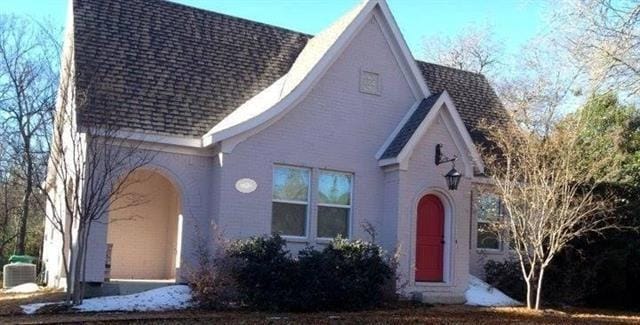 Foto del edificio - 2220 Burning Tree Ln