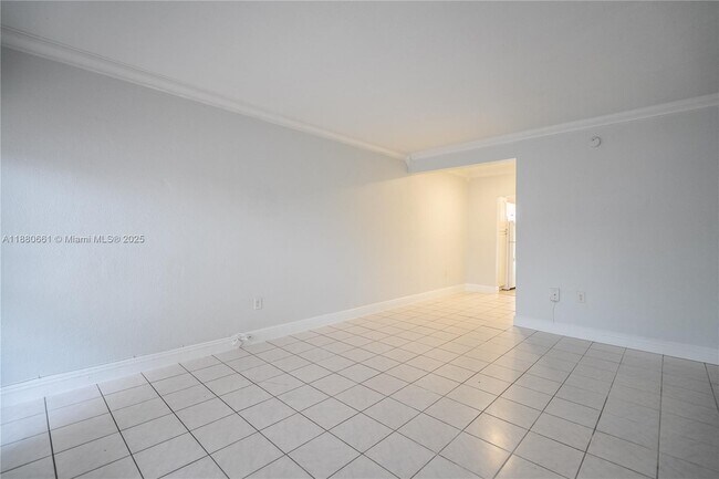 Building Photo - 7640 Carlyle Ave
