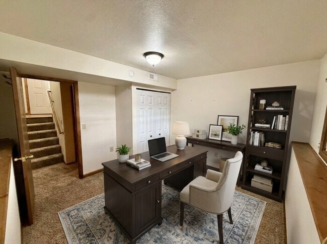 Building Photo - Large 4 Bedroom/2 Bath Bi-Level Home with attached 2 Car Garage in North Loveland