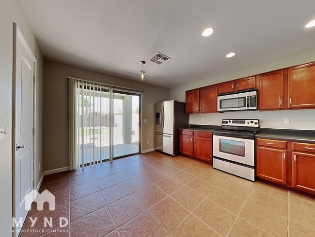 Foto del edificio - 669 W Silver Reef Ct
