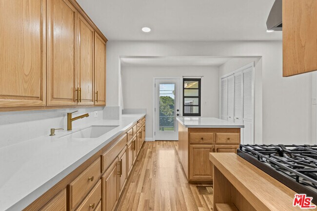 Building Photo - 7212 W 91st St