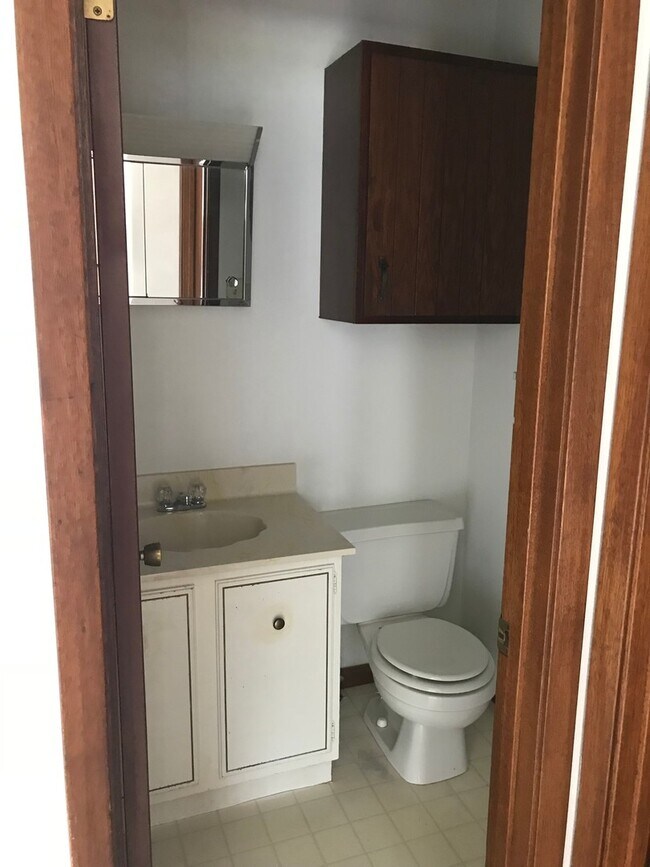 Foto del edificio - 2 Bedroom/1.5 Bathroom in Iowa City near Kinnick! Available Now!