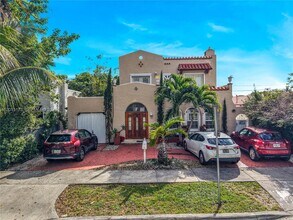 Building Photo - 1678 SW 11th St