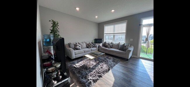 Building Photo - 6965 Locke Point Dr NE