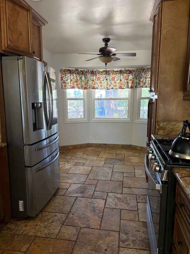 Travertine Stone Floors - 6601 Louise Ave