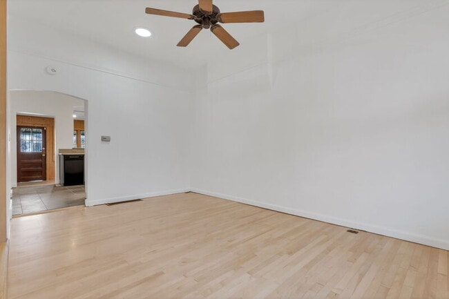 Foto del edificio - 126 Fox St