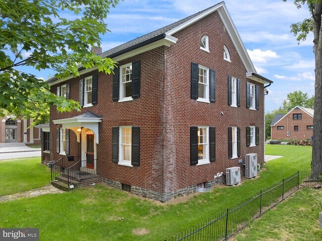 Building Photo - 155 W Lincoln Ave