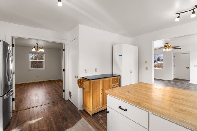 Foto del edificio - Charming Bungalow in Evergreen
