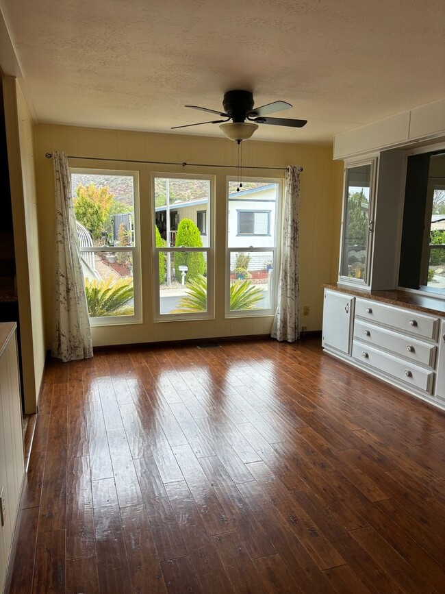 Building Photo - Manufactured home in 55+ community in Cham...