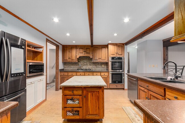 Building Photo - 20737 Rock Run Dr