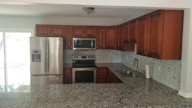 Building Photo - Newly Renovated 3 Bed / 2 Bath Home in Nor...