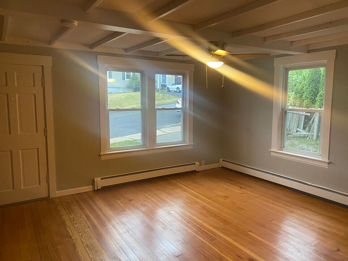 31 Harvard St Unit 2, Gardner, MA 01440 Apartments in Gardner, MA