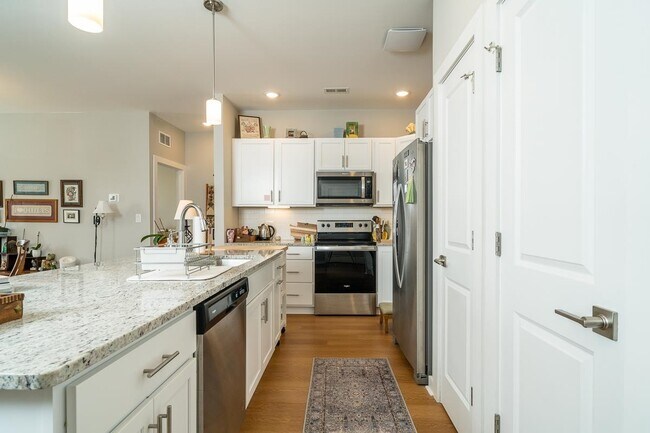 Building Photo - 1559 Crownpoint Dr