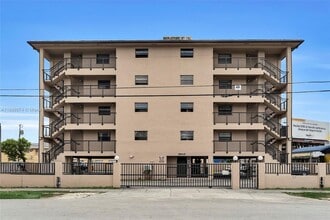 Building Photo - 3945 SW 89th Ave
