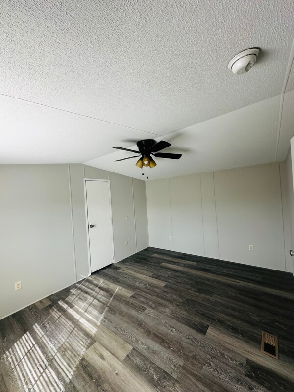 Foto del edificio - 33230 Walker North Rd