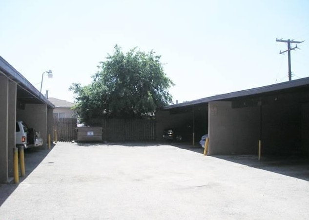 Building Photo - 2165 Raymond Ave