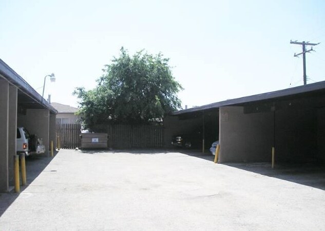 Foto del edificio - 2165 Raymond Ave