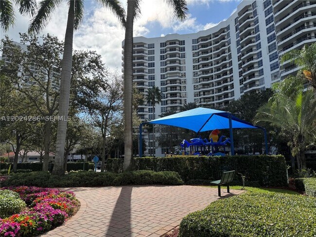 Foto del edificio - 3530 Mystic Pointe Dr