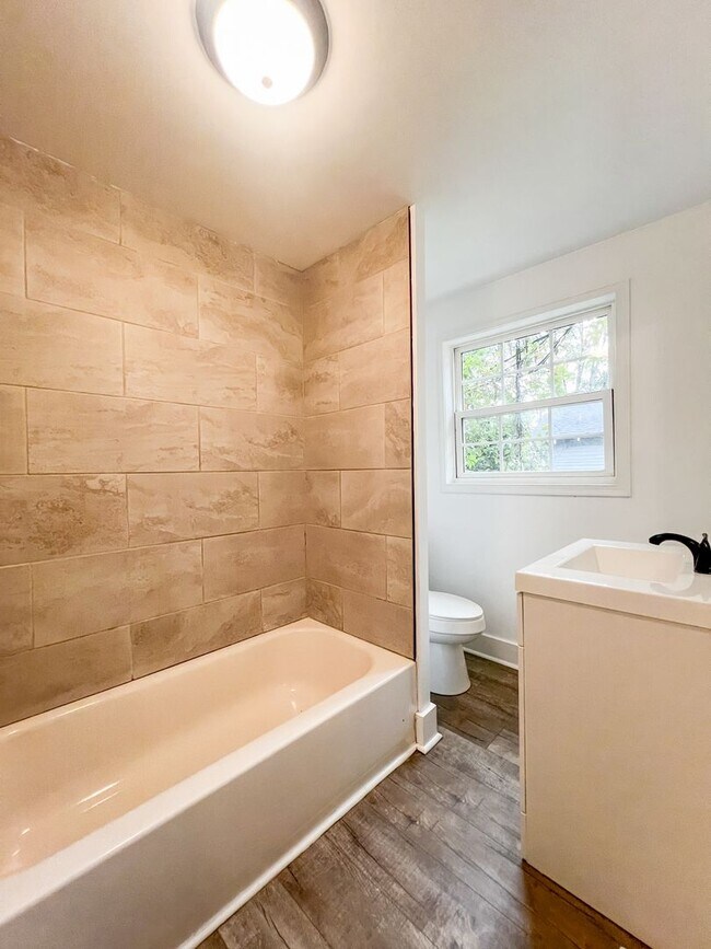 Foto del edificio - Spacious 3BR Home Near Judson Mill and Dow...