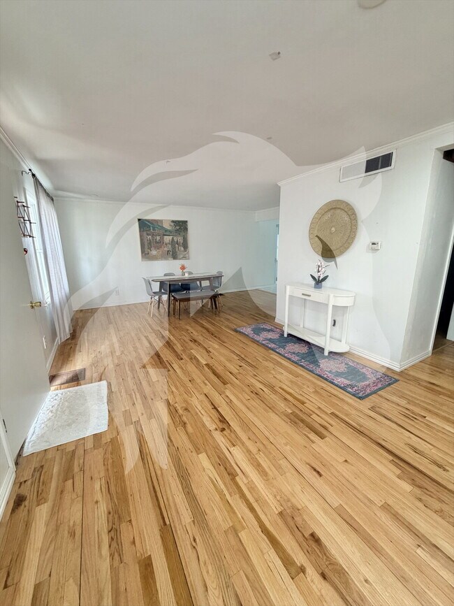 Foto del edificio - "Furnished 2-Bedroom Enid Retreat with Vintage Charm!"