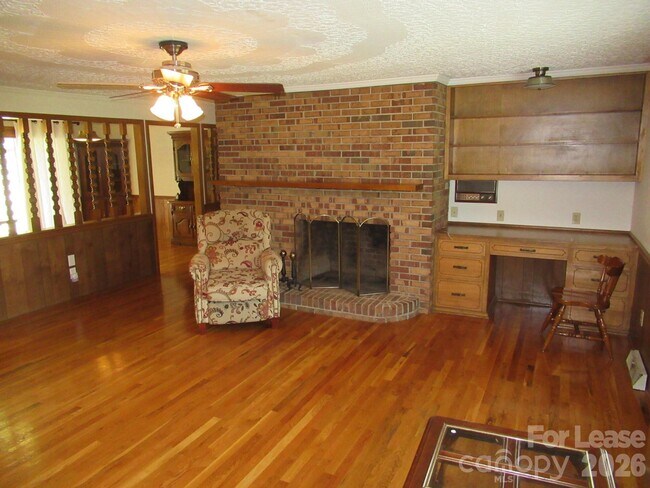Foto del edificio - 1357 Beal Rd
