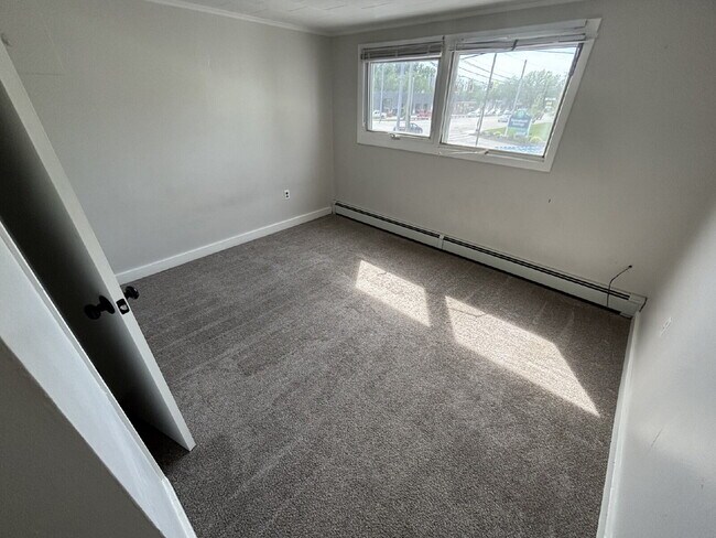 Foto del edificio - Bright & Spacious Apartment with Heat Included – Convenient Sanford Location!