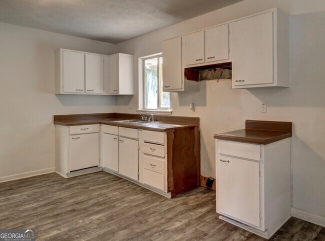 Foto del edificio - 8774 Channing Dr
