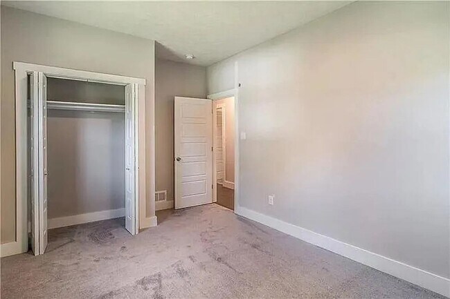 Foto del edificio - 4 Bed 3 Bath in Oakmont
