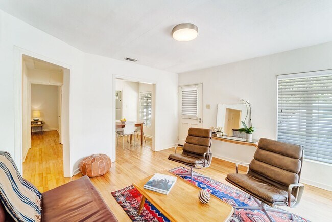 Building Photo - Charming Sycamore Street House