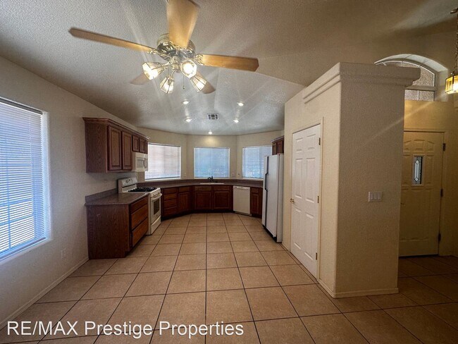 Foto del edificio - 3 br, 2 bath House - 4952 N. Oregon Trail