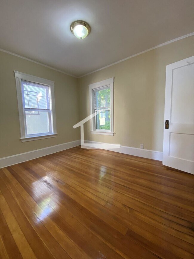 Building Photo - 305 Tappan St