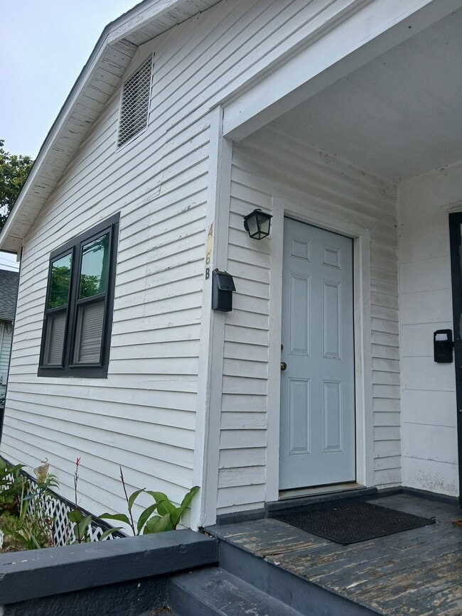Building Photo - 406 Voorhies St